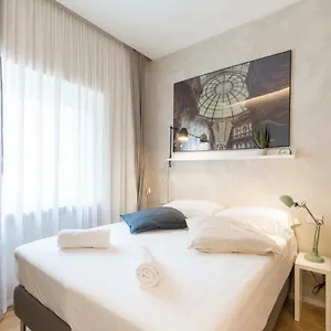 Duomo Deluxe Guest house